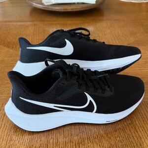 Women’s Nike Pegasus 39 size 9 running shoes